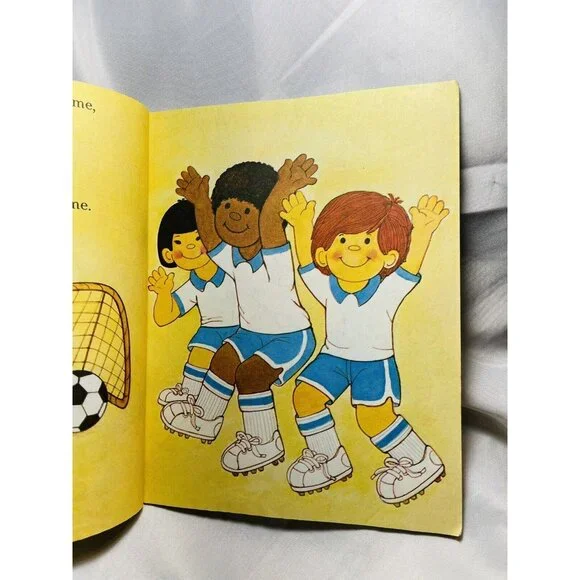 Jesus Loves Me All The Time, A Happy Day Book Vintage Children's Hardcover - Picture 8 of 12